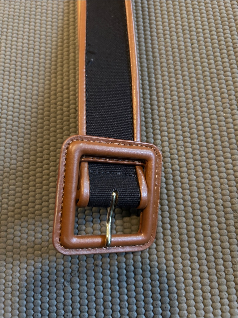Black and Brown Women’s Leather-Trim Buckle Belt